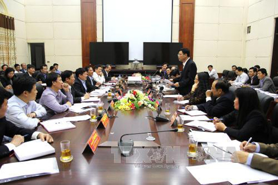 Đê sông Hồng tại Hưng Yên bất ngờ nứt dài 350m